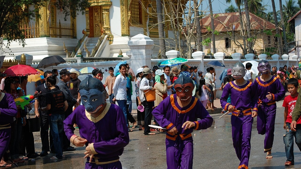Voyager au Laos à l’occasion du Pi Mai Lao, son Nouvel An traditionnel - laos luang prabang pi mai 1024 Pi Mai Lao