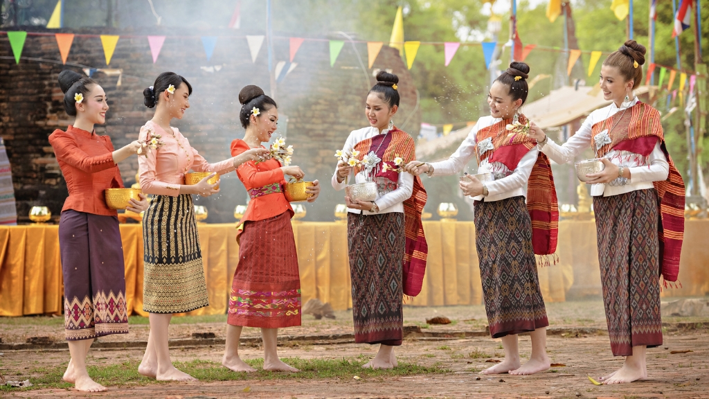 Voyager au Laos à l’occasion du Pi Mai Lao, son Nouvel An traditionnel - laos pi mai 1024 Pi Mai Lao