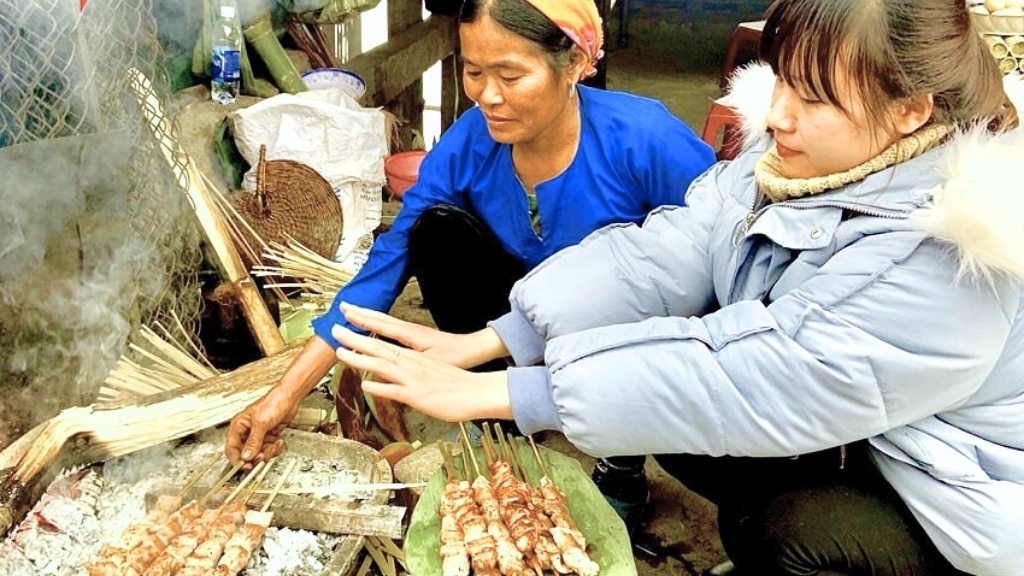 Petit marché à Thung Khe