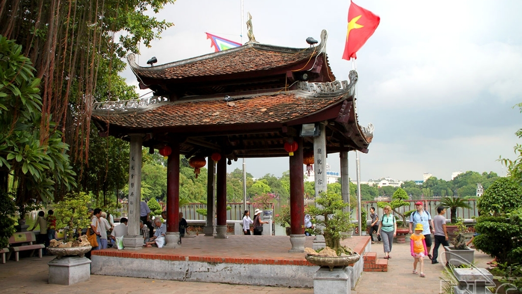 Temple Ngoc Son : Histoire, culture et guide pour une visite réussie - temple de ngoc son pavillon de la lune 1024 Pavillon de la Lune
