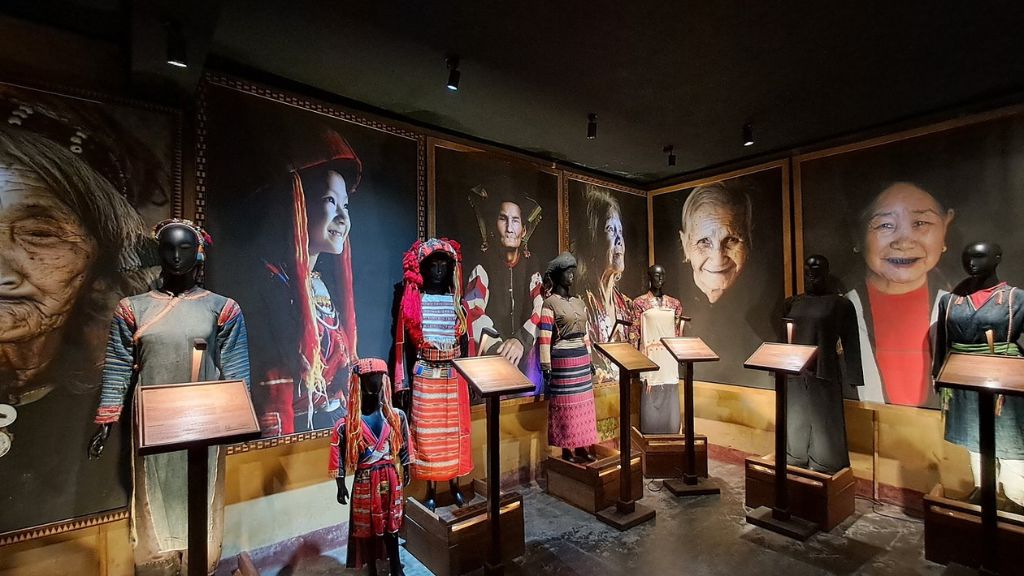 Costumes traditionnels et portraits des ethnies minoritaires du Nord Vietnam