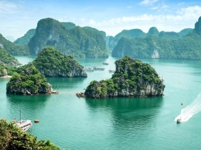 Halong Bay 