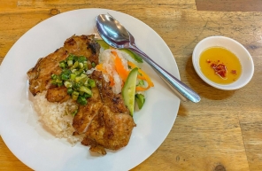 Cơm Tấm, Le Plat De Riz Dont Les Habitants De Saigon Sont Fiers