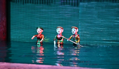 Spectacle De Marionnettes Sur L'eau Au Vietnam