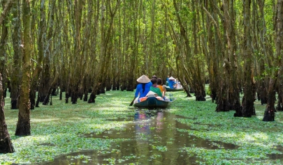 Sur Les Eaux Du Delta Du Mekong