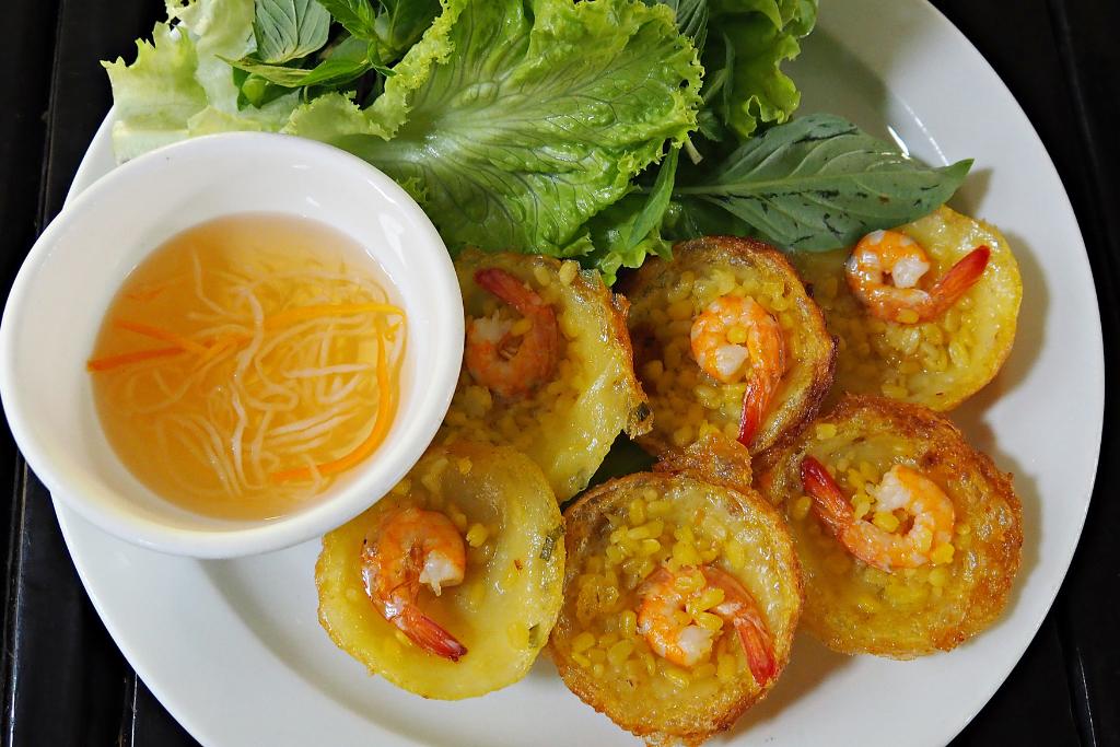 Banh Khot, Une Délicieuse Collation Croustillante Du Vietnam