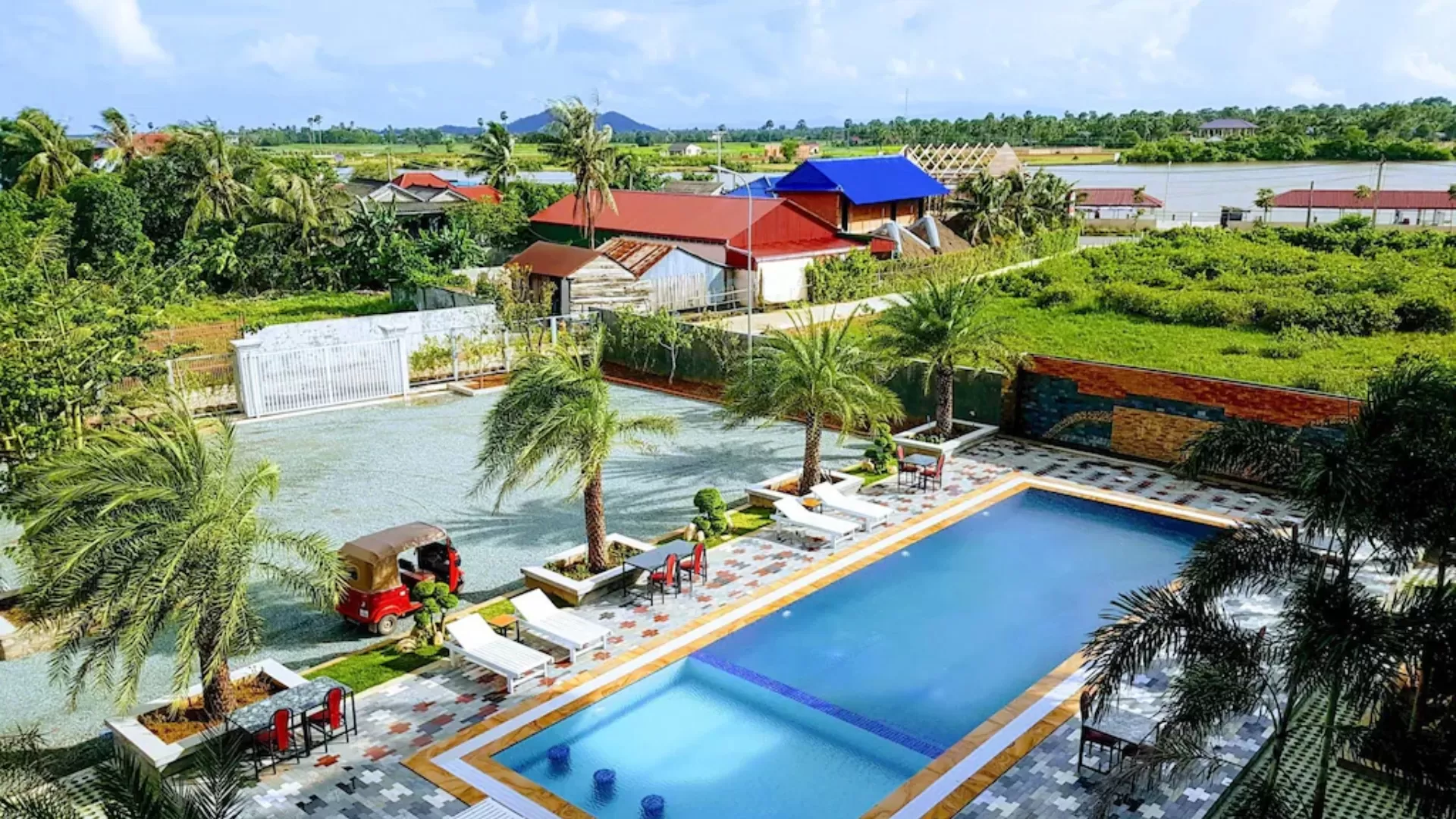 Two Moons Hotel Kampot