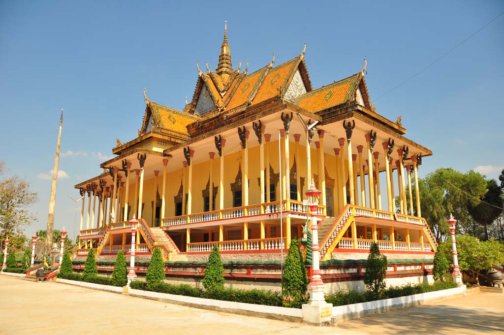 Kratie cambodge temple à colonnade