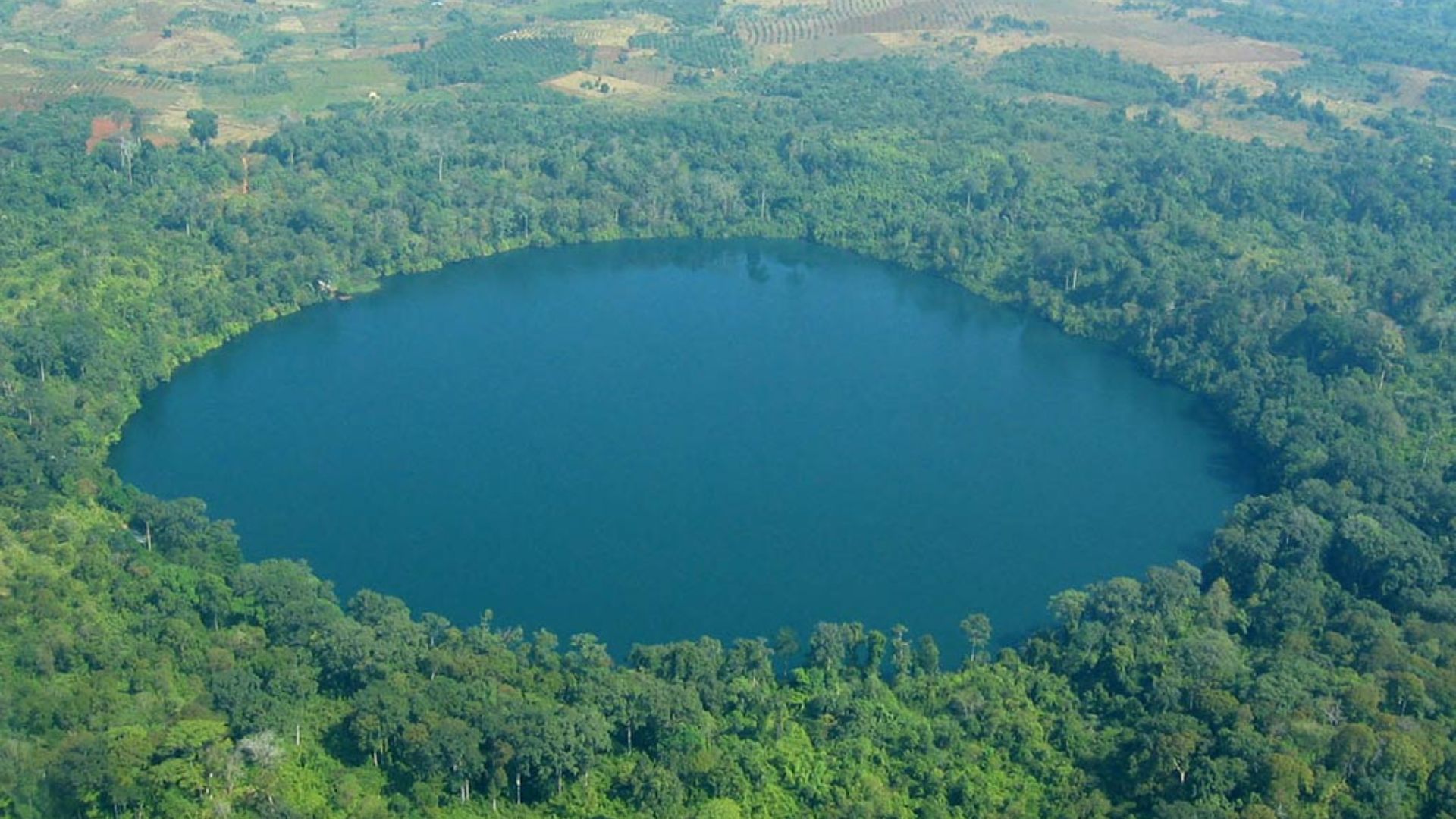 Lac volcanique de Yeak Lom