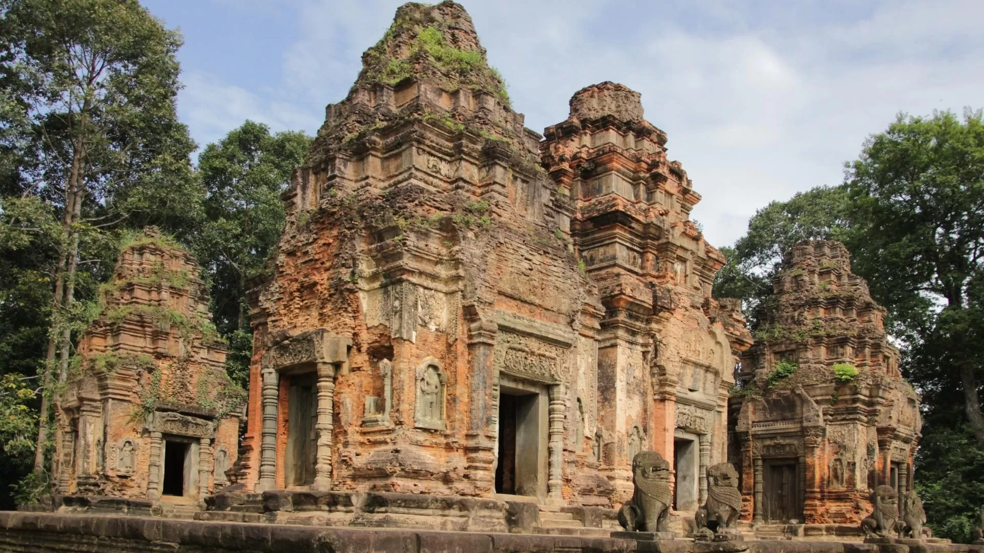 The Rolous Group – Ancient Khmer temples showcasing early Angkorian architecture.
