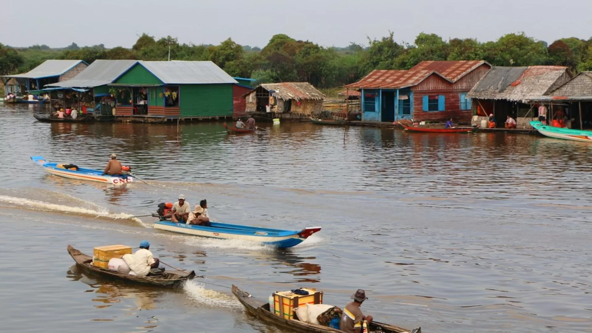 Prendre un bateau ou un ferry sur le lac Tonlé Sap