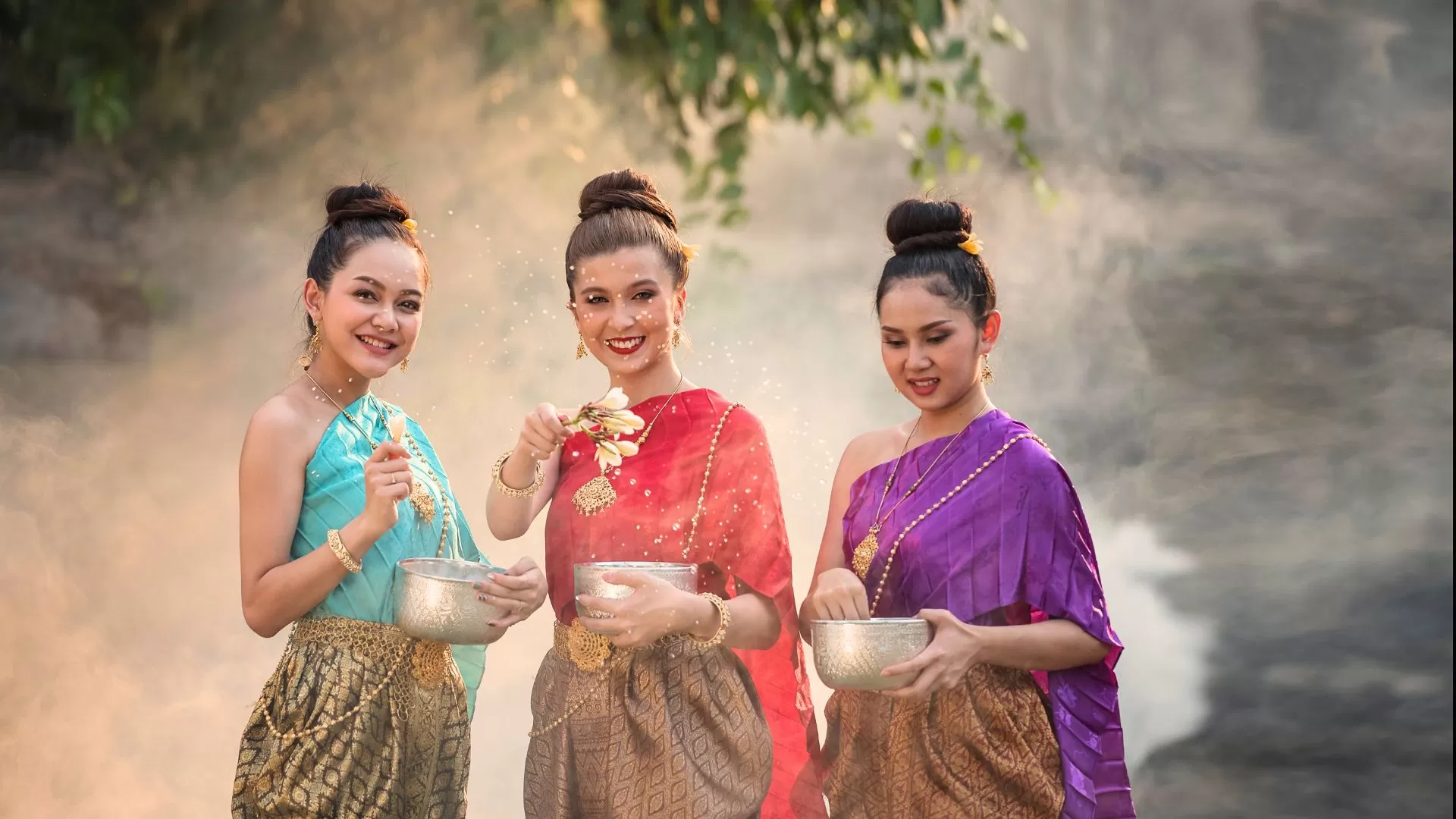 Symbols in the beauty and sophistication of traditional Lao costumes