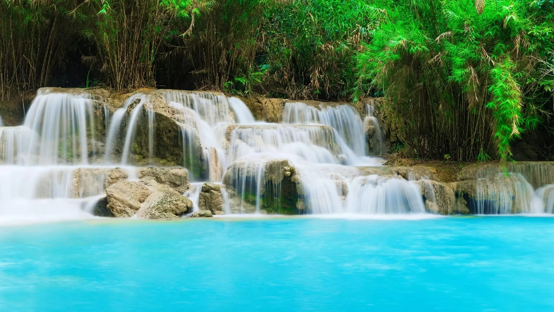 The spectacular view at Kuang Si waterfall