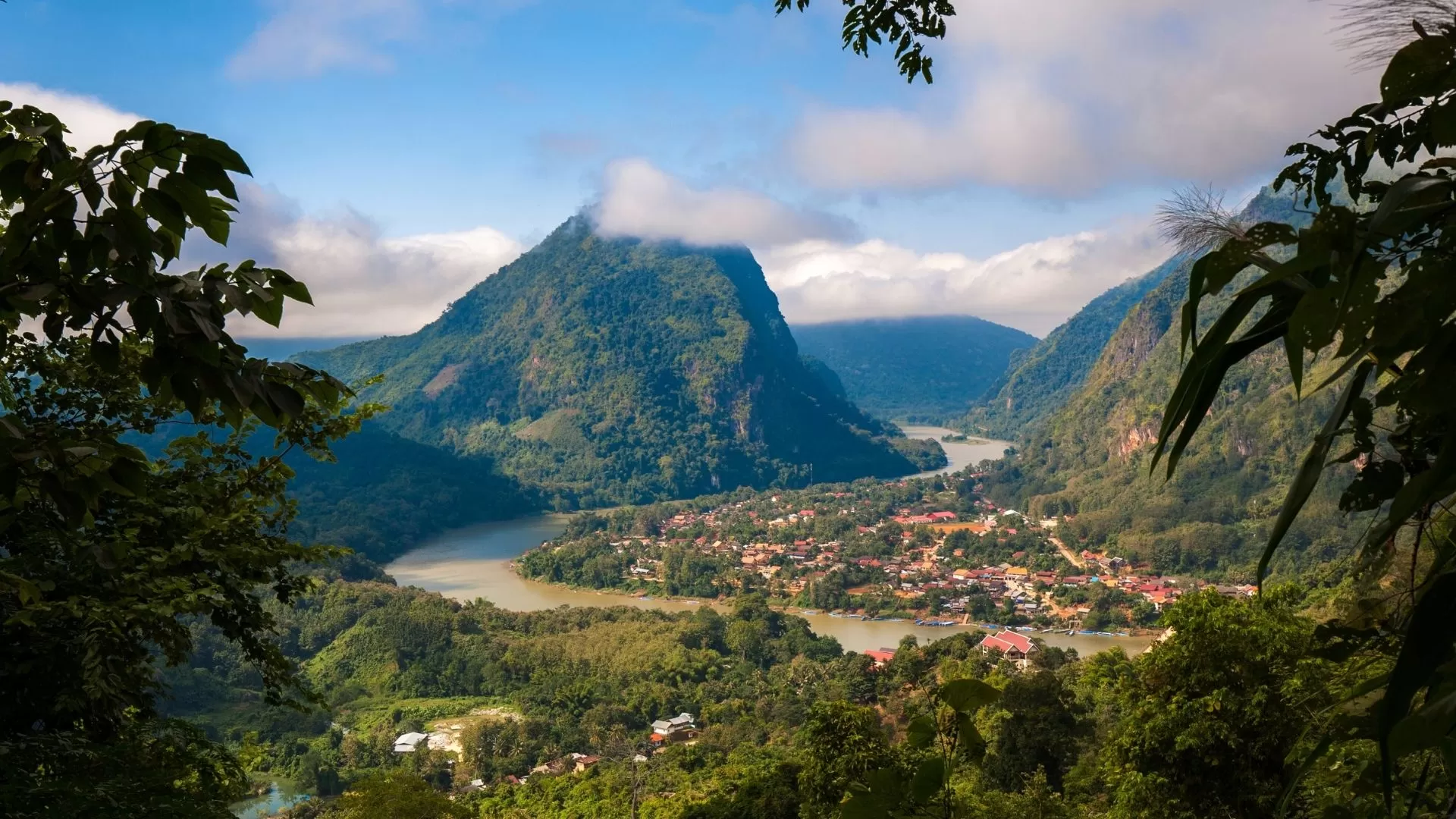 Choose the best time to visit Nong Khiaw