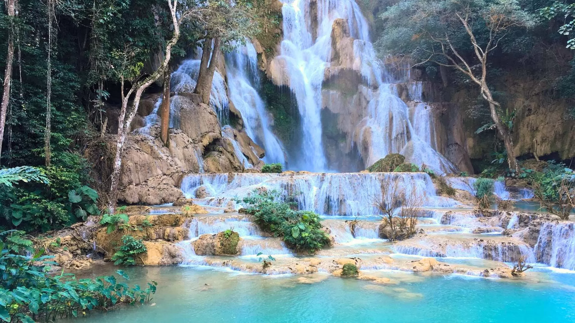 Choose the best time to visit waterfalls in Laos