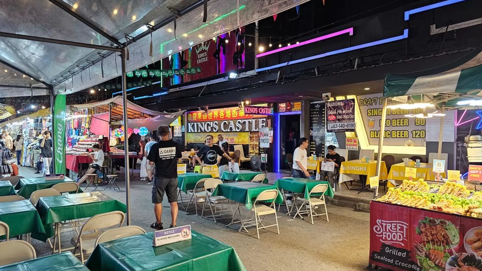 Le marché nocturne de Patpong à Bangkok