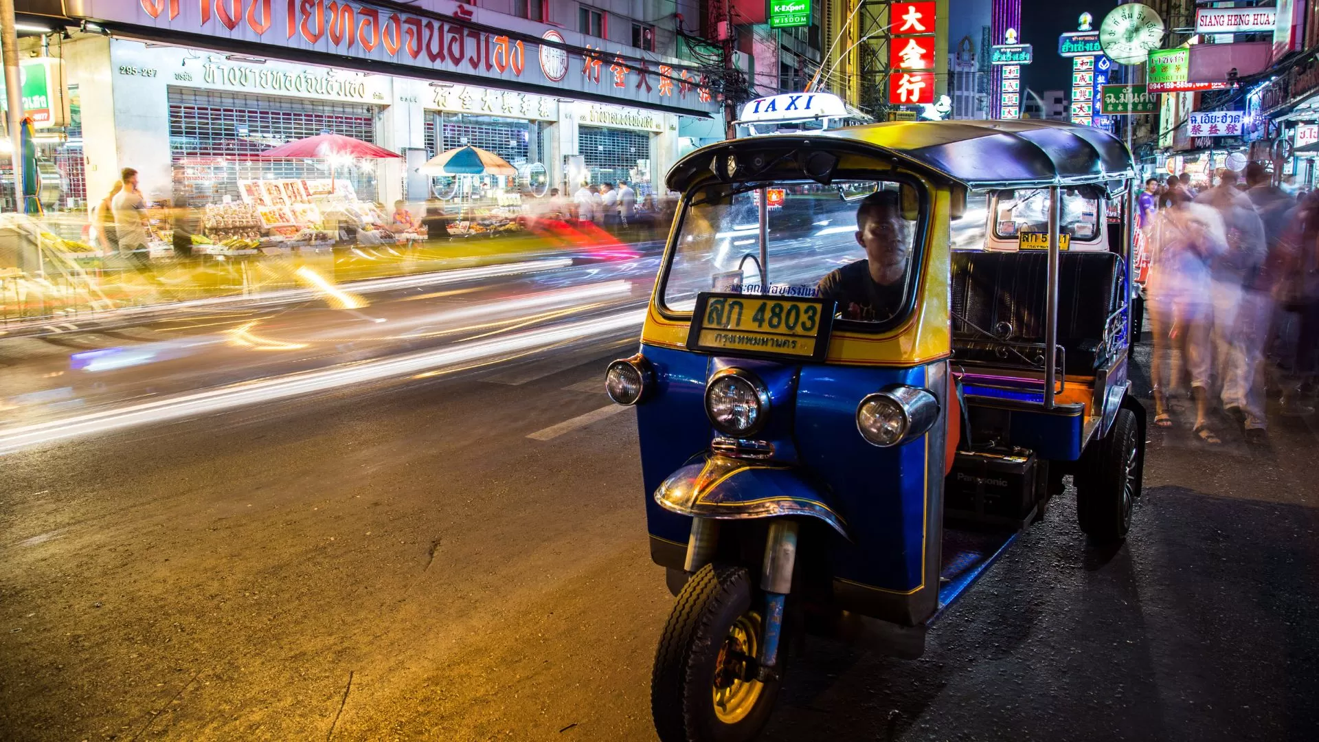 Tuk-tuk à nuit à Bangkok