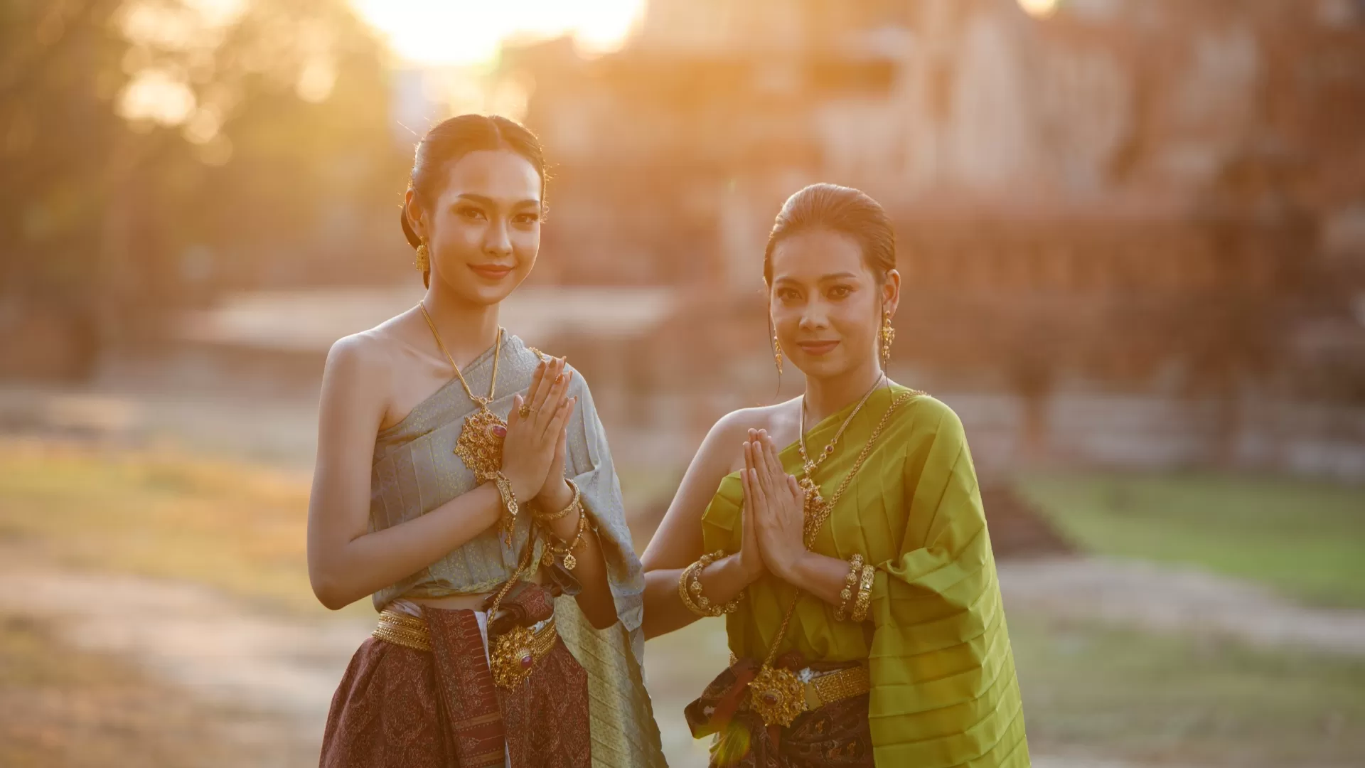 Wai est le geste traditionnel de salutation des Thalandais