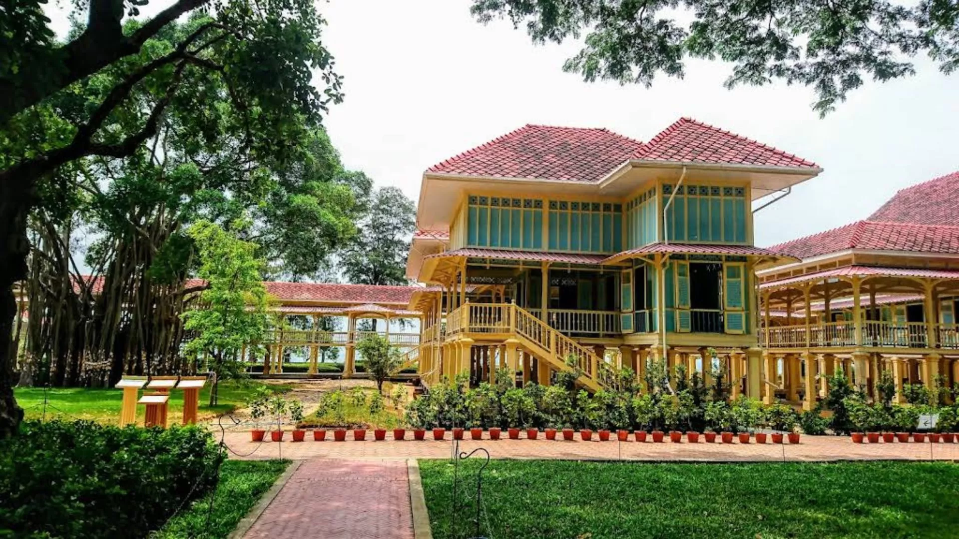 Maruekhathaiyawan Palace