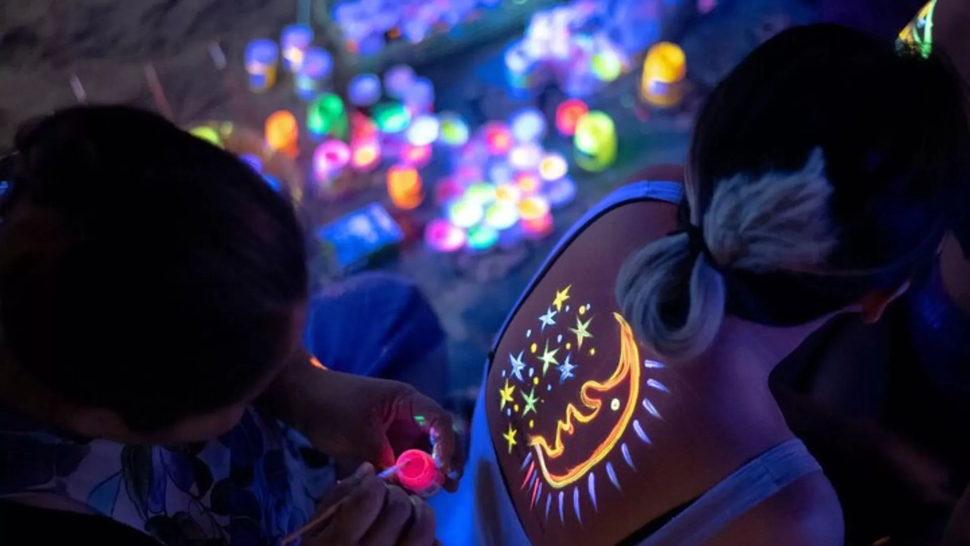 Peinture UV - un moment fort lors d'une soirée