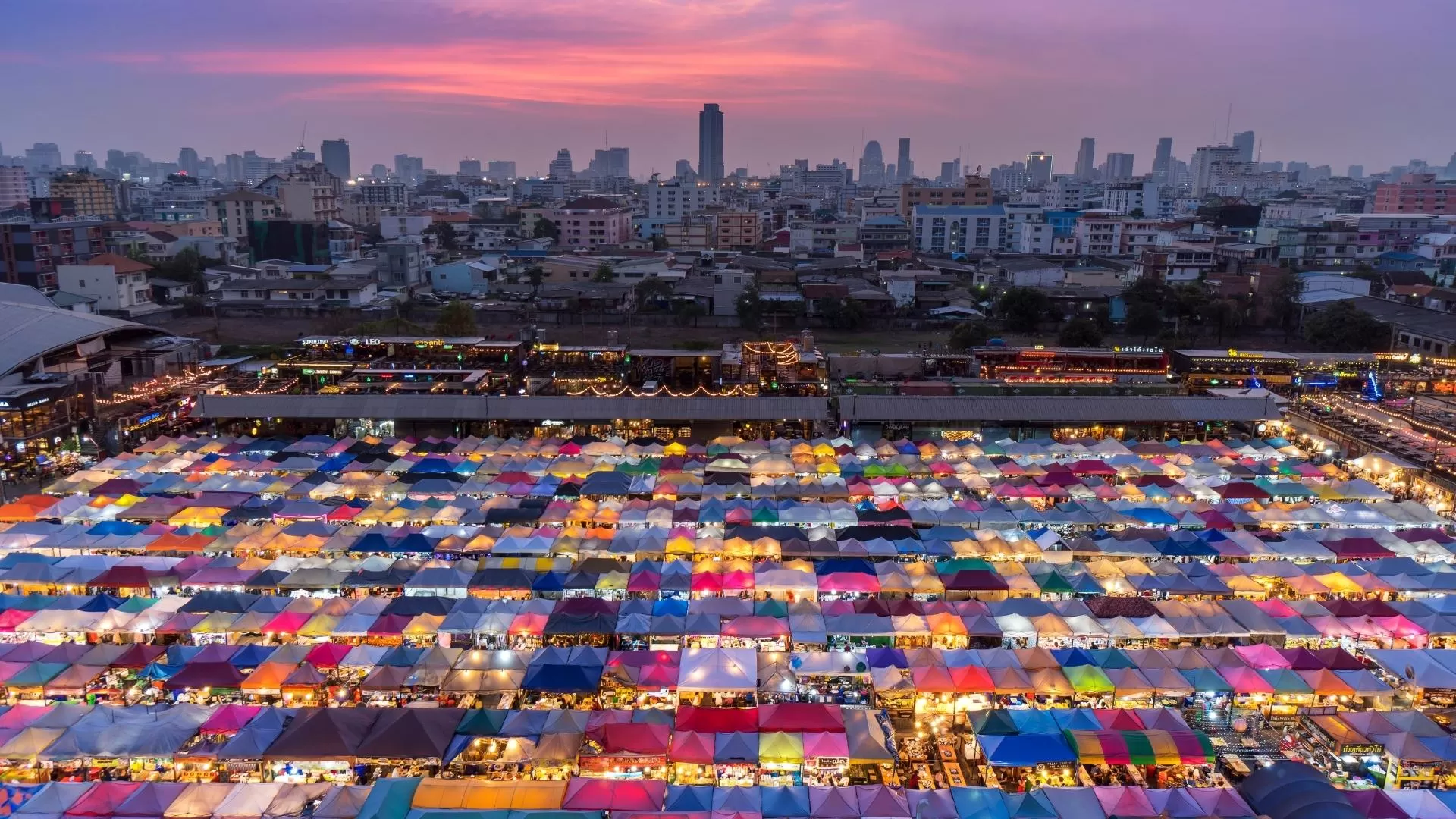 The charming beauty of Bangkok's market