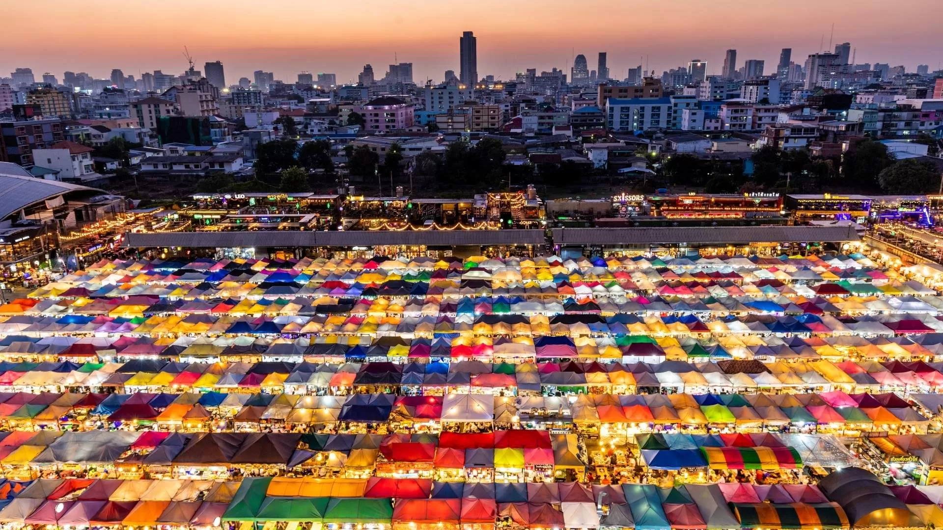 Talad Rot Fai Ratchada