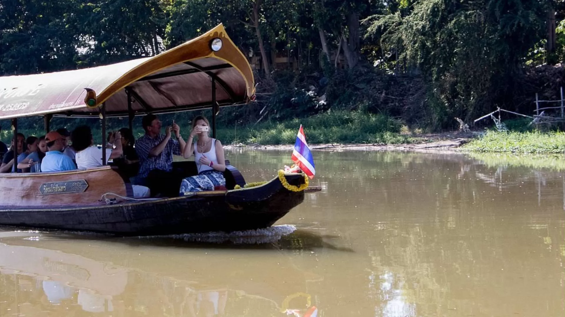 Boat ride along the Mae Ping River