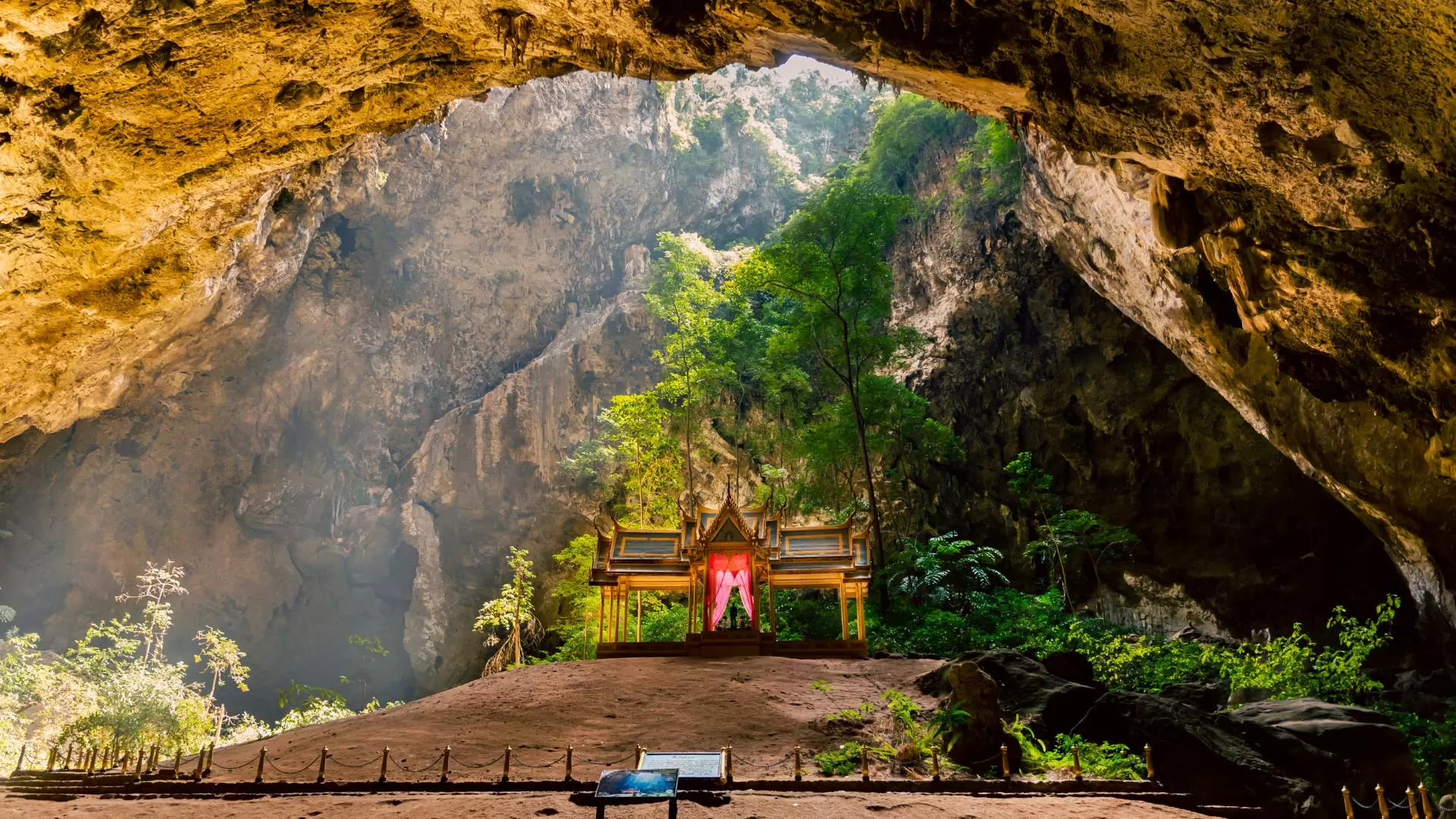 Grotte de Phraya Nakhon