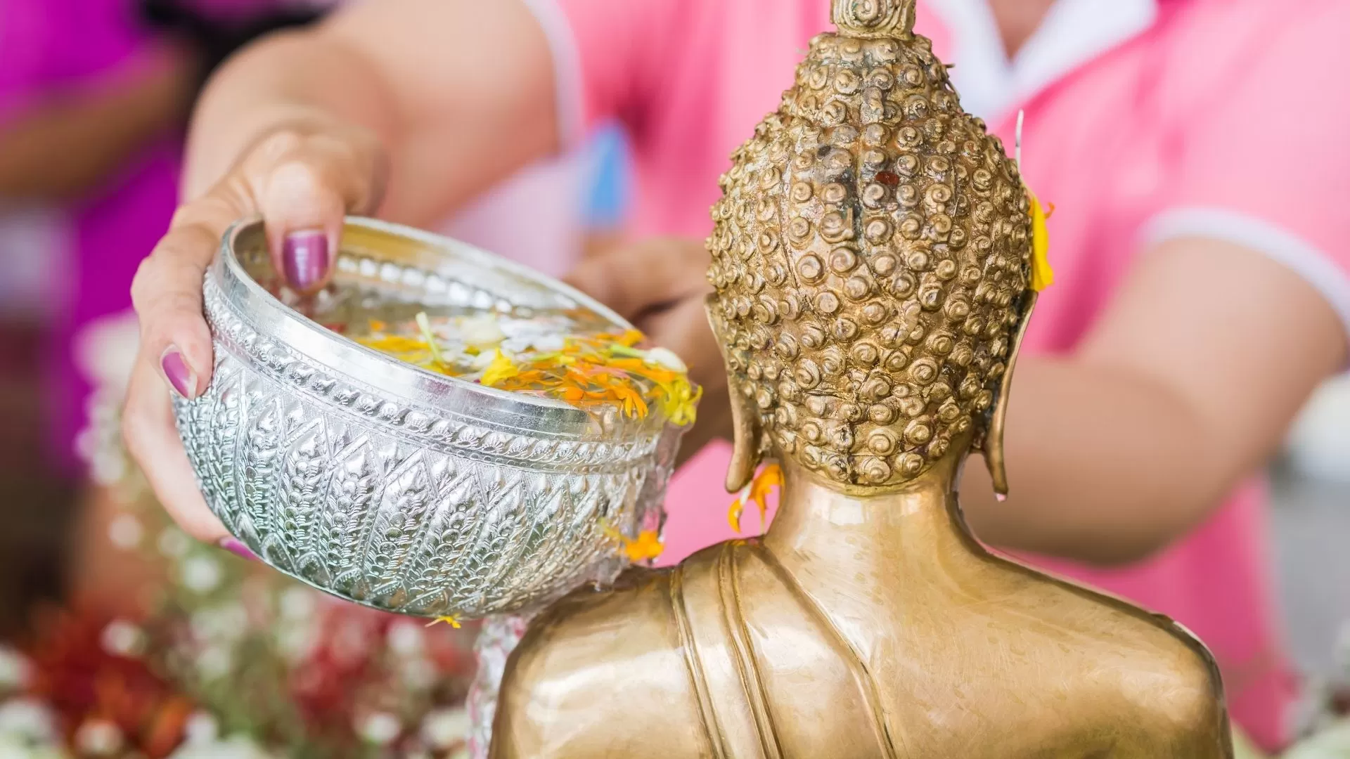 Pouring water over Buddha statues