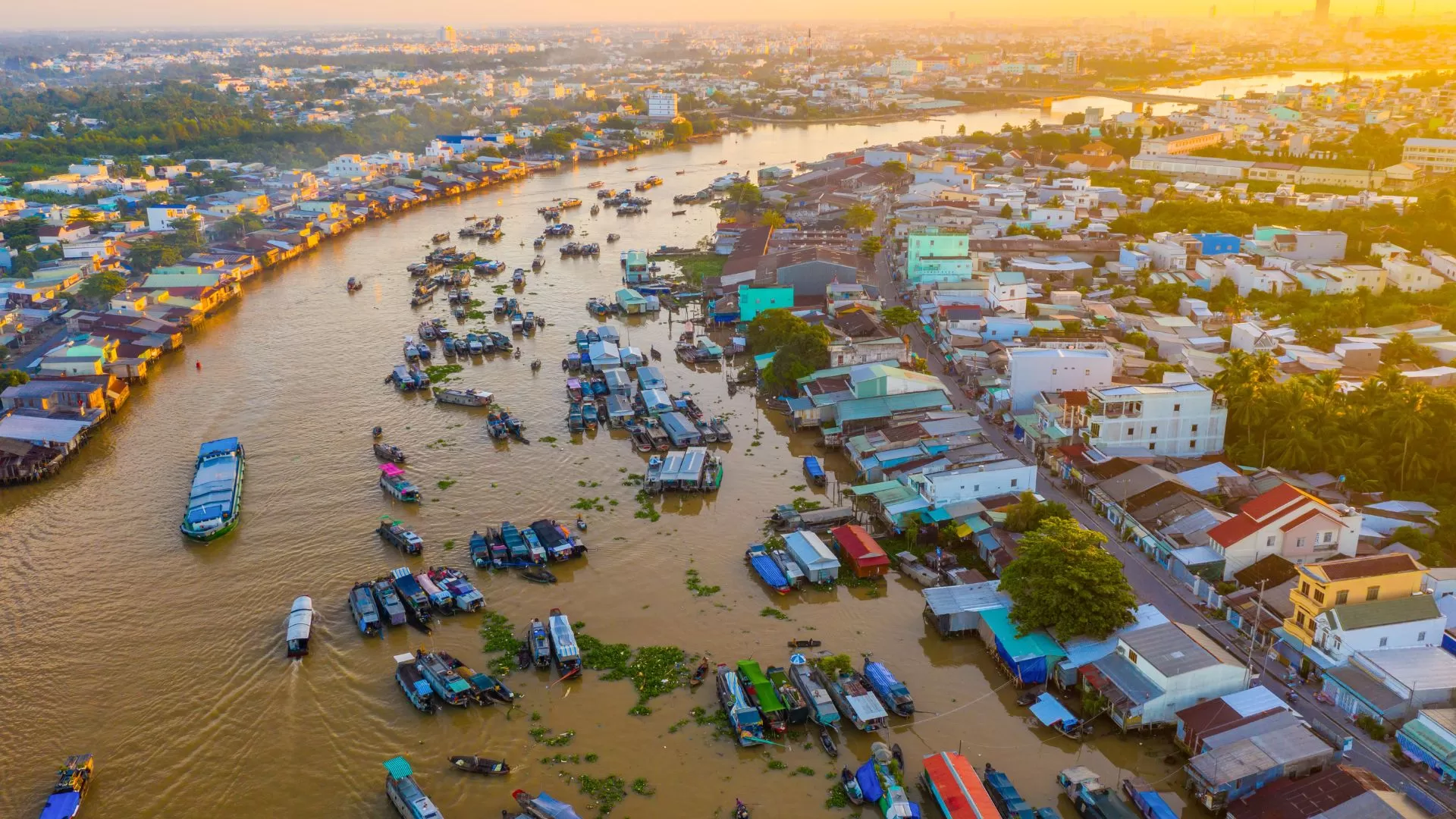 Marché flottant de Cai Rang en fin d'après-midi