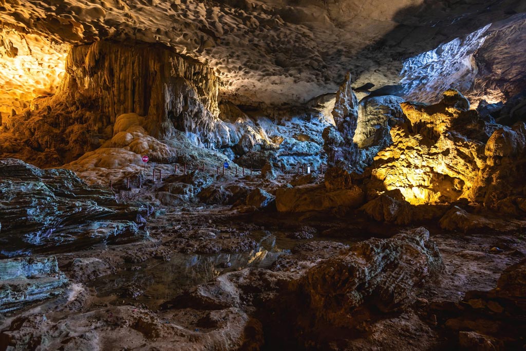 Grottes de la baie d’Halong : Grotte Sung Sot