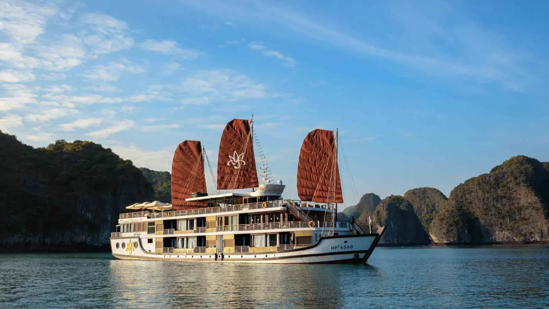 Croisières de luxe dans la baie d'Halong