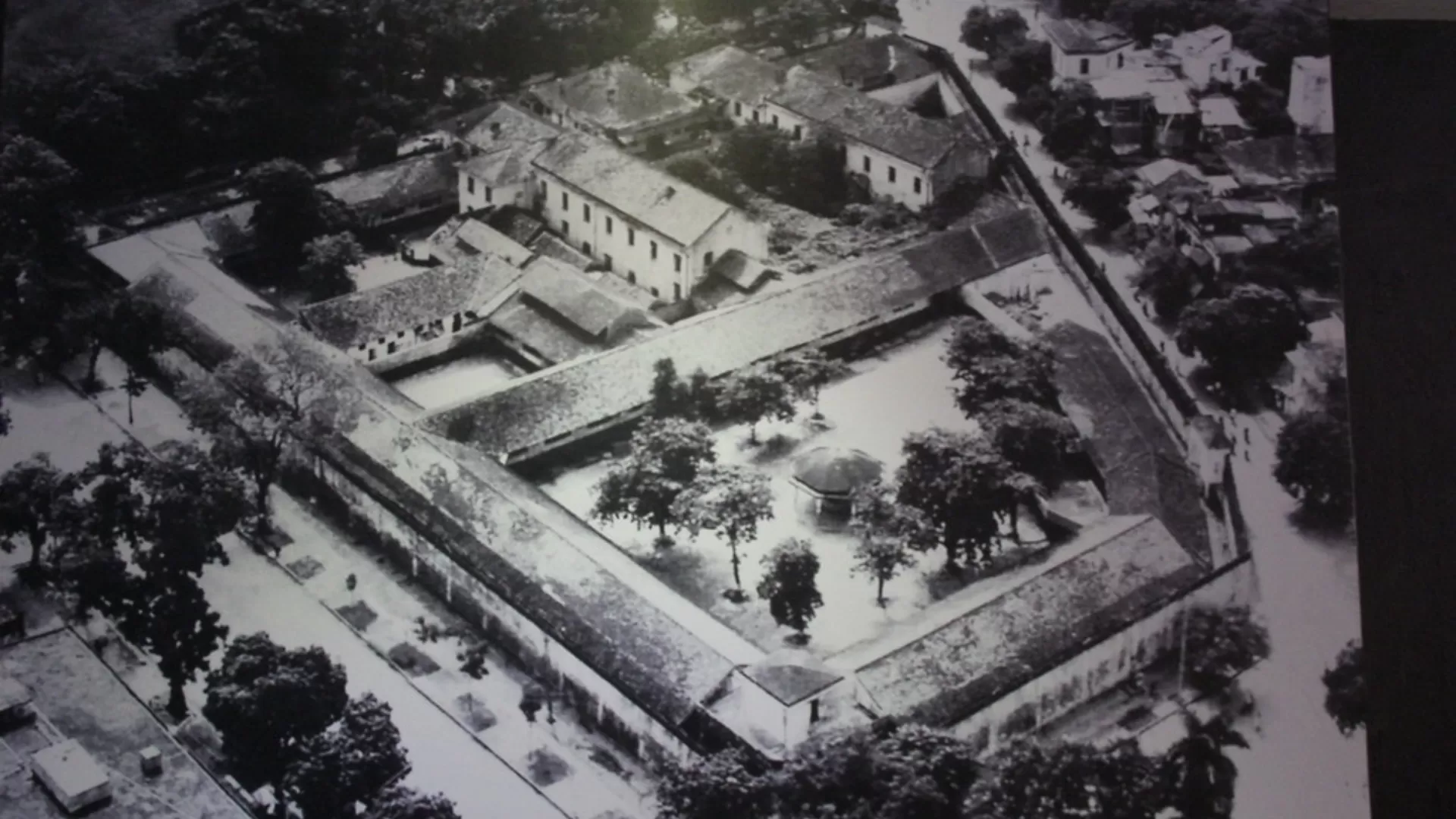 La Prison de Hoa Lo vue en haut