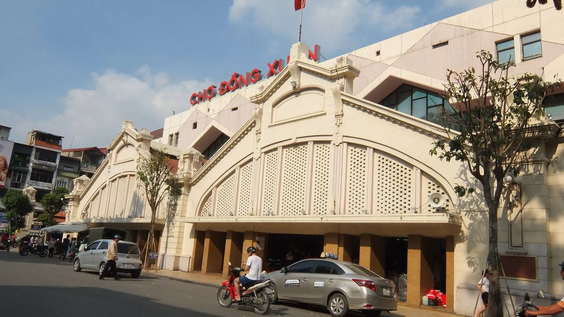 Marché de Dong Xuan dans le vieux quartier de Hanoi