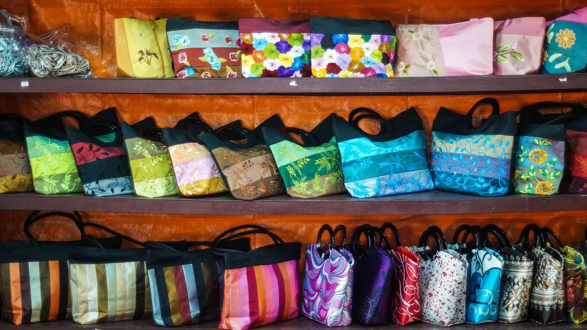 Les sacs à main en soie de haute qualité