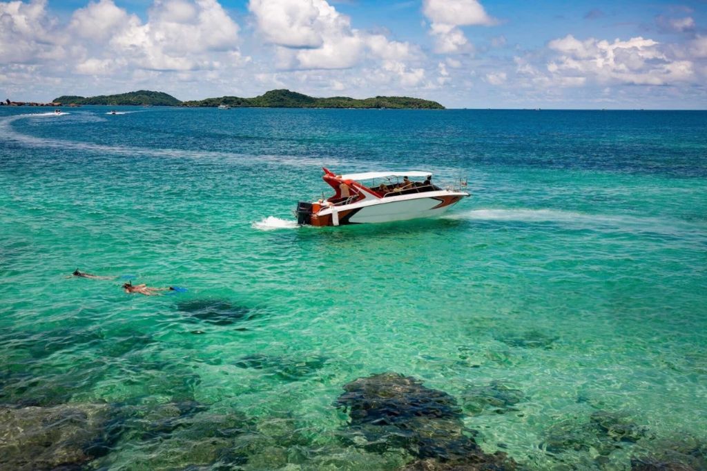 Explorez les îles autour de Phu Quoc en bateau