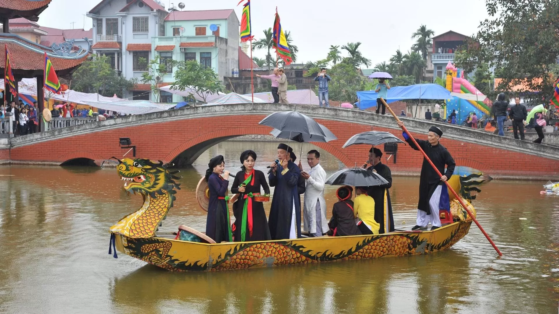 Quan ho folk singing on a dragon boat