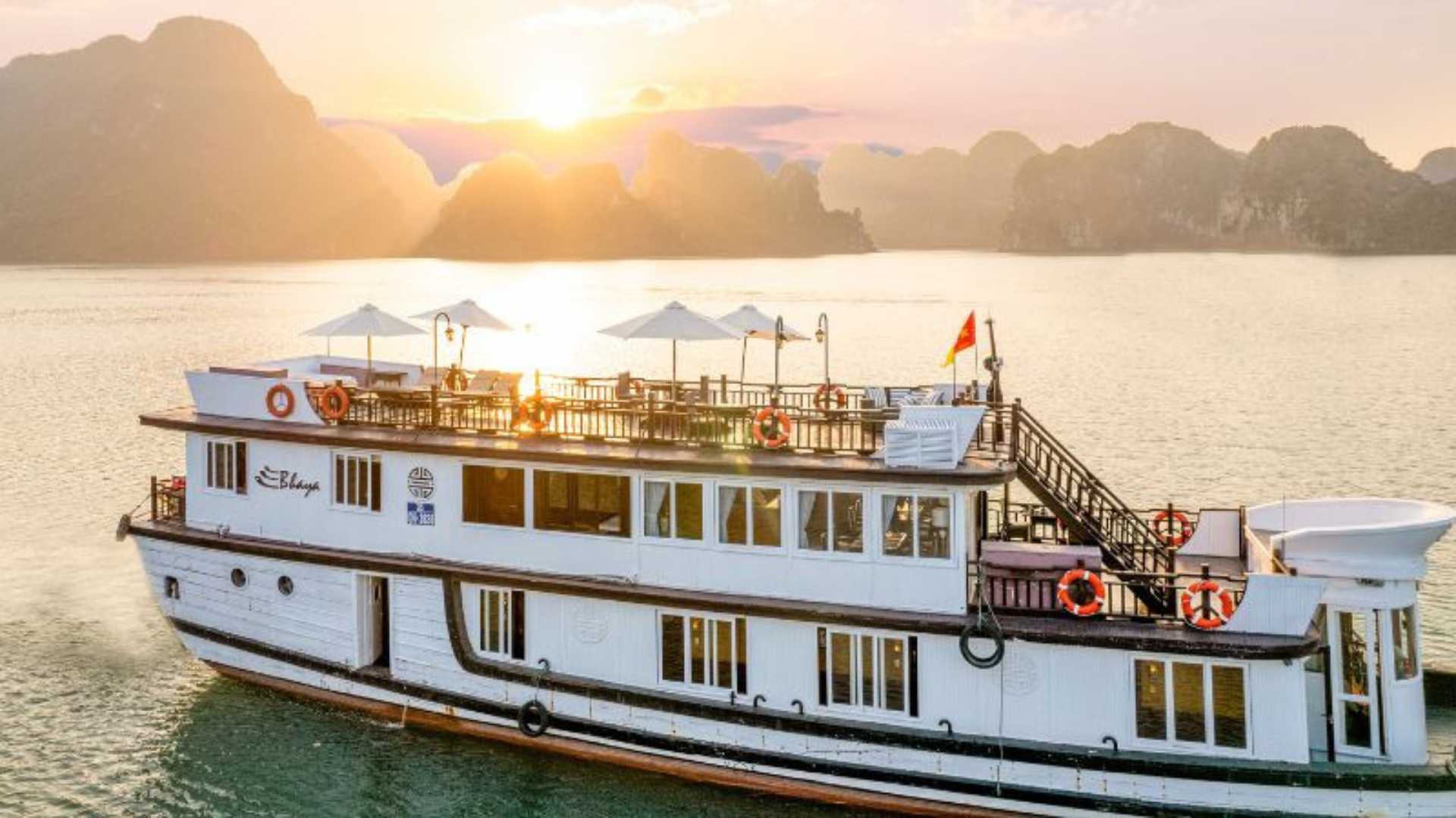 Take a cruise in Ha Long bay for your Vietnam luxury tour