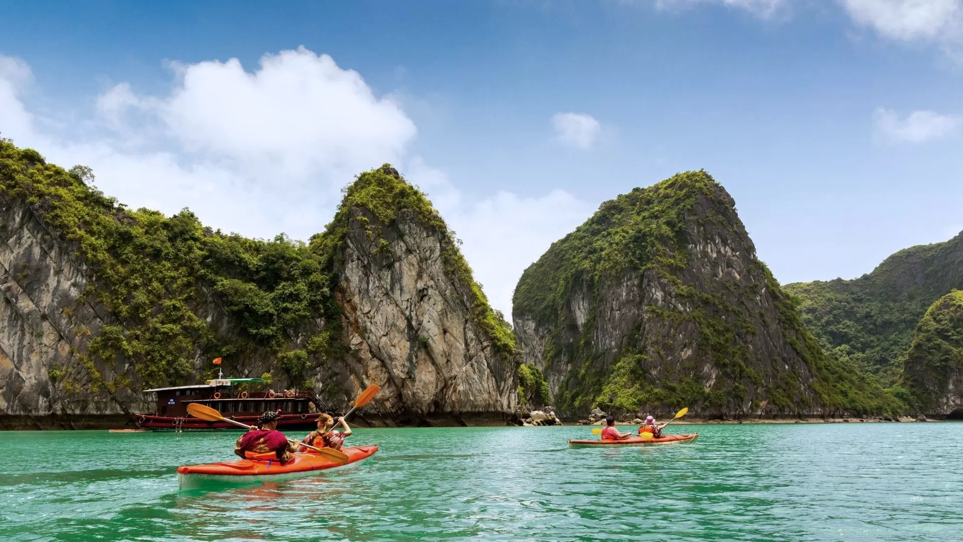 Kayaking in Halong Bay