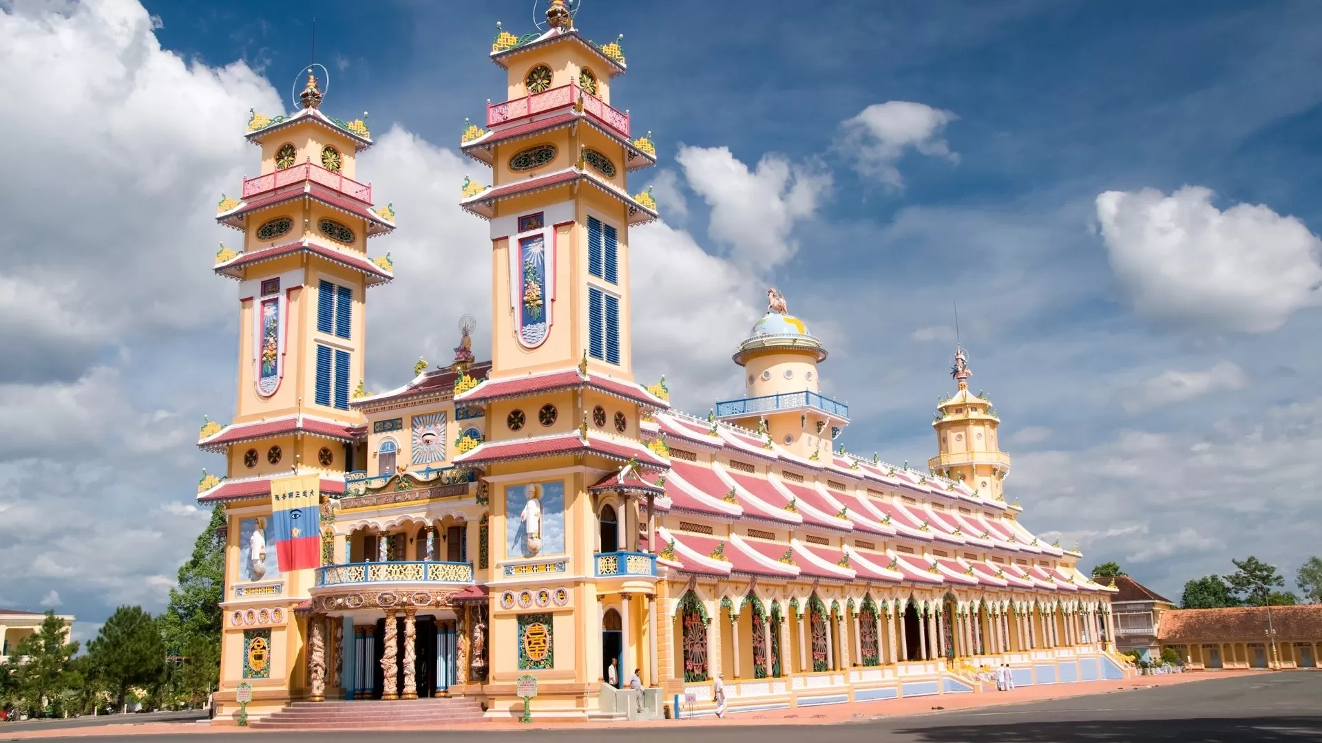 Cao Dai temple