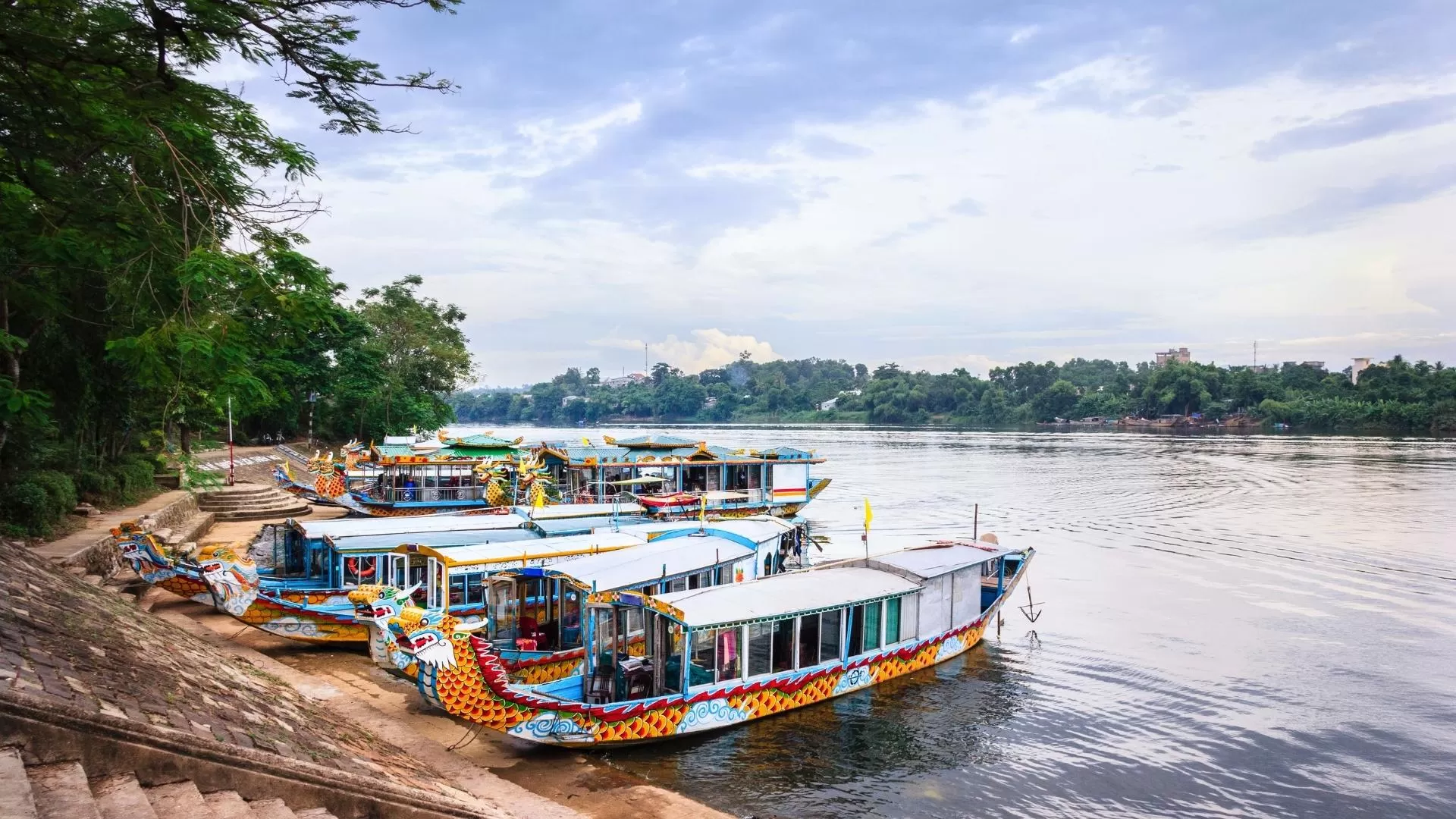 Dragon boat on the Perfume river