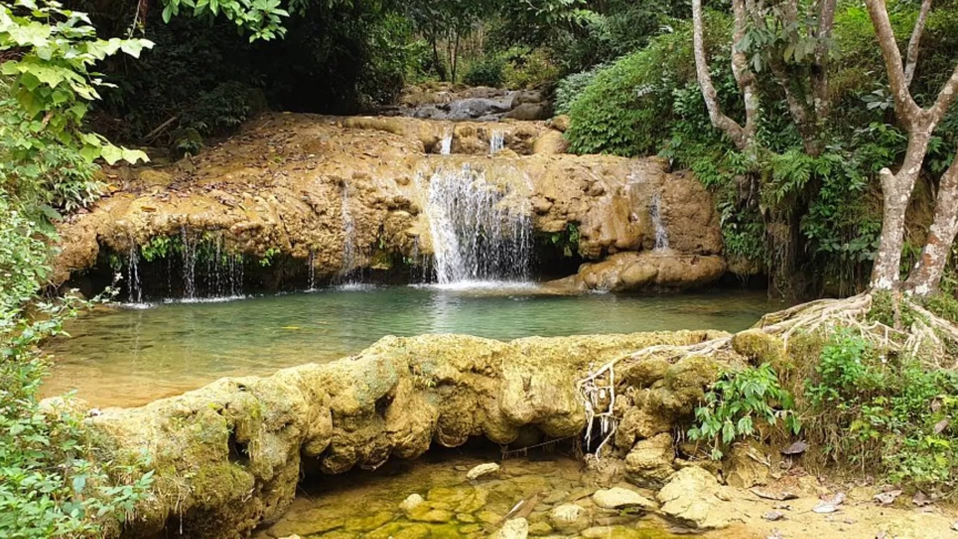 Get to Go Lao Waterfall in this summer time