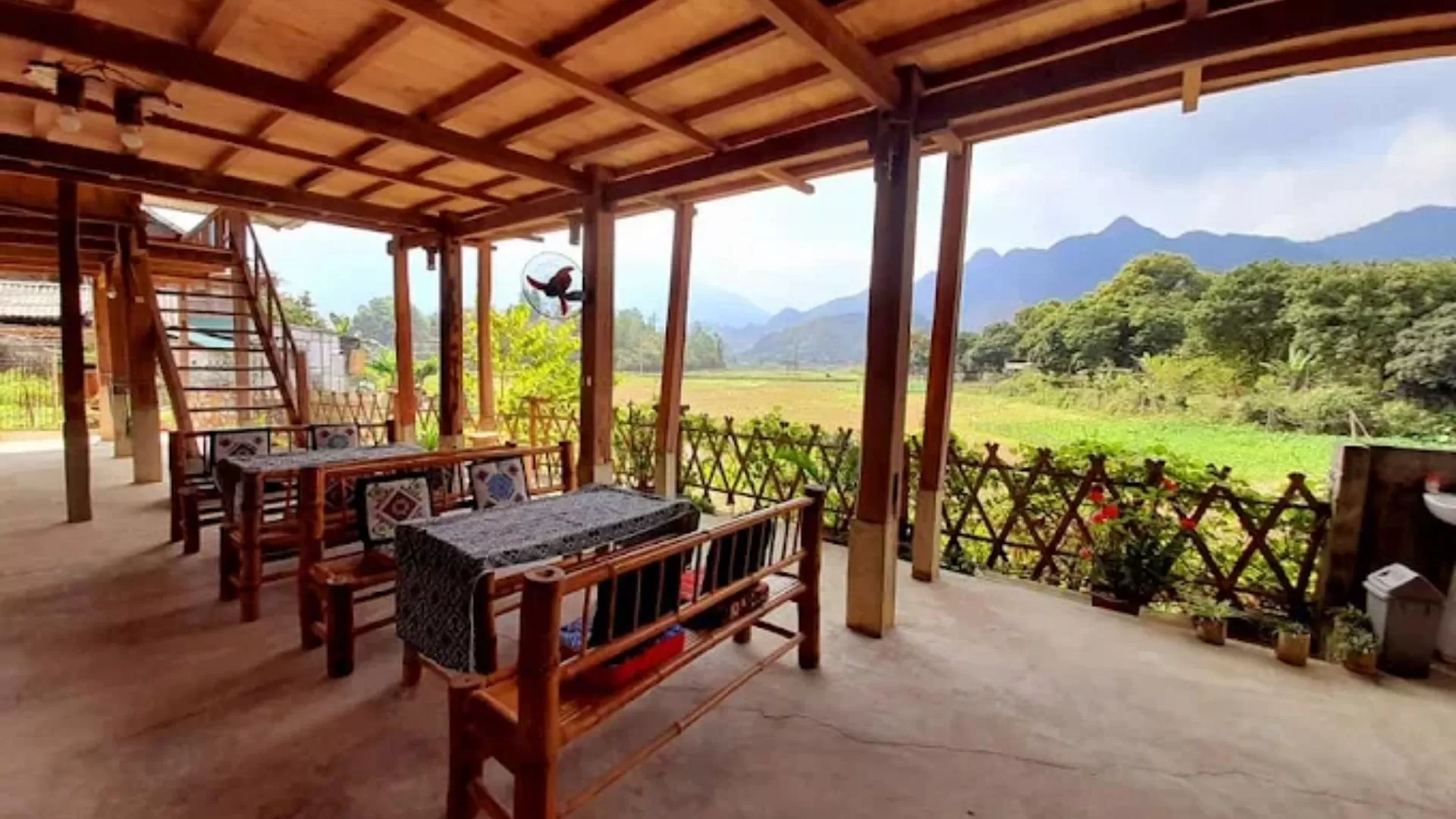 Meadow Mai Chau Restaurant