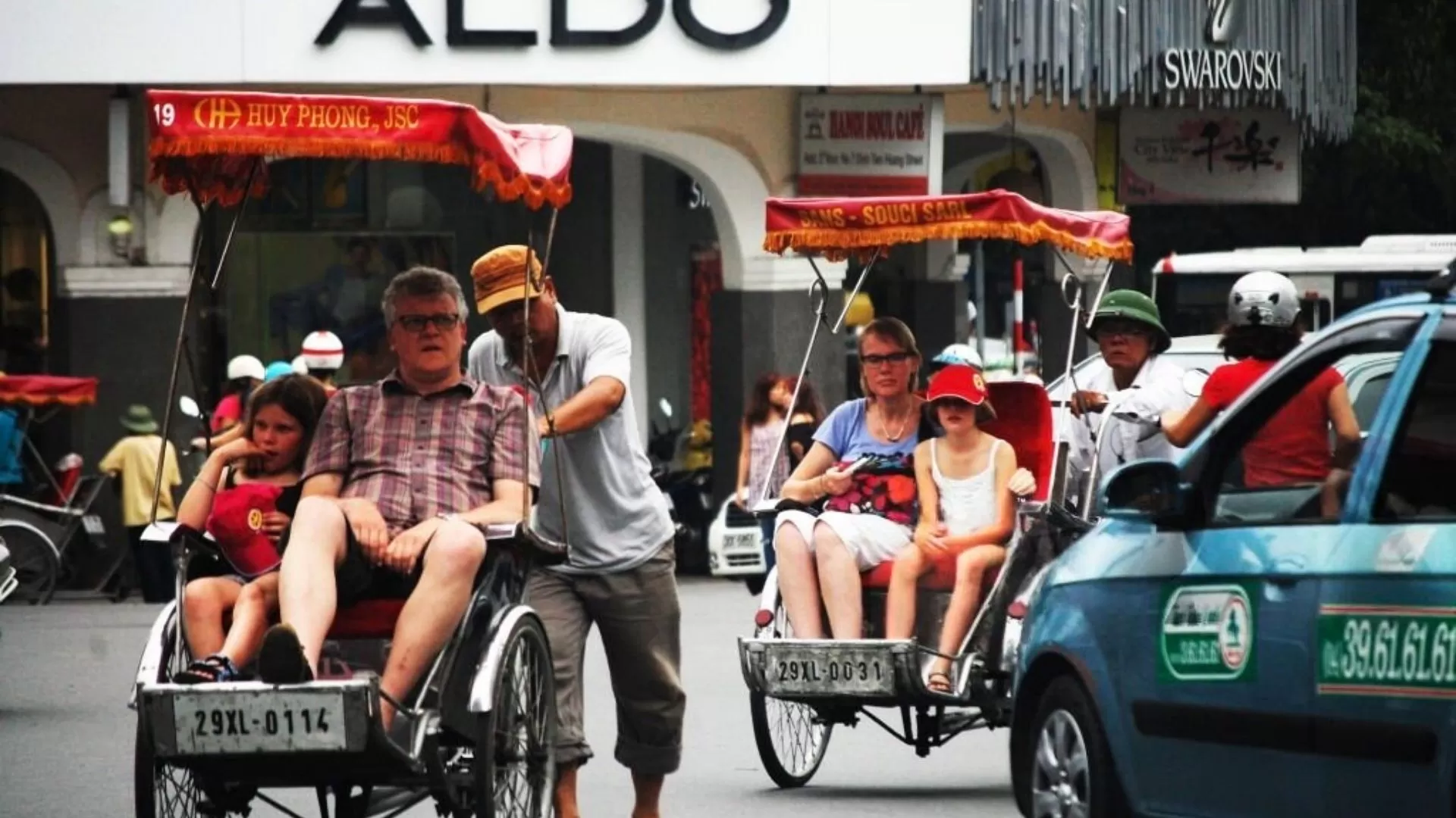 Explore Hanoi's Old Quarter by cyclo