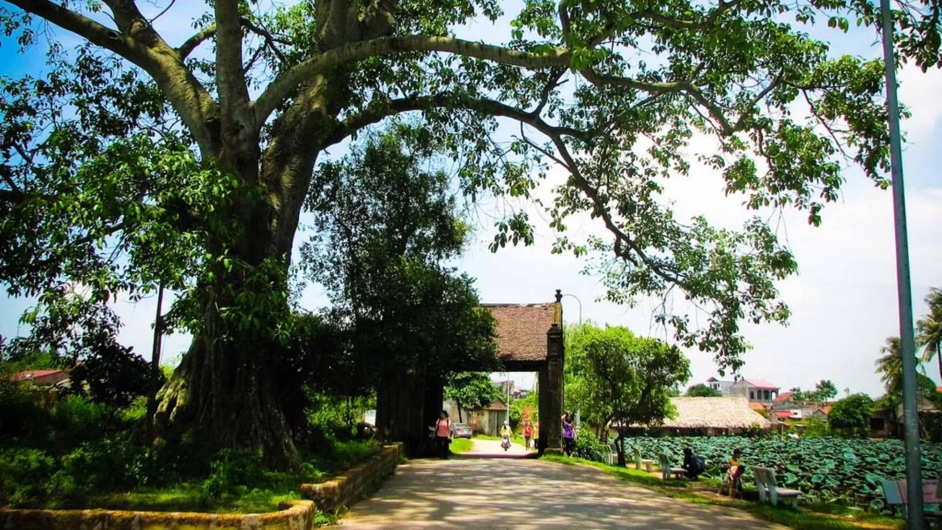 Mong Phu Village Gate