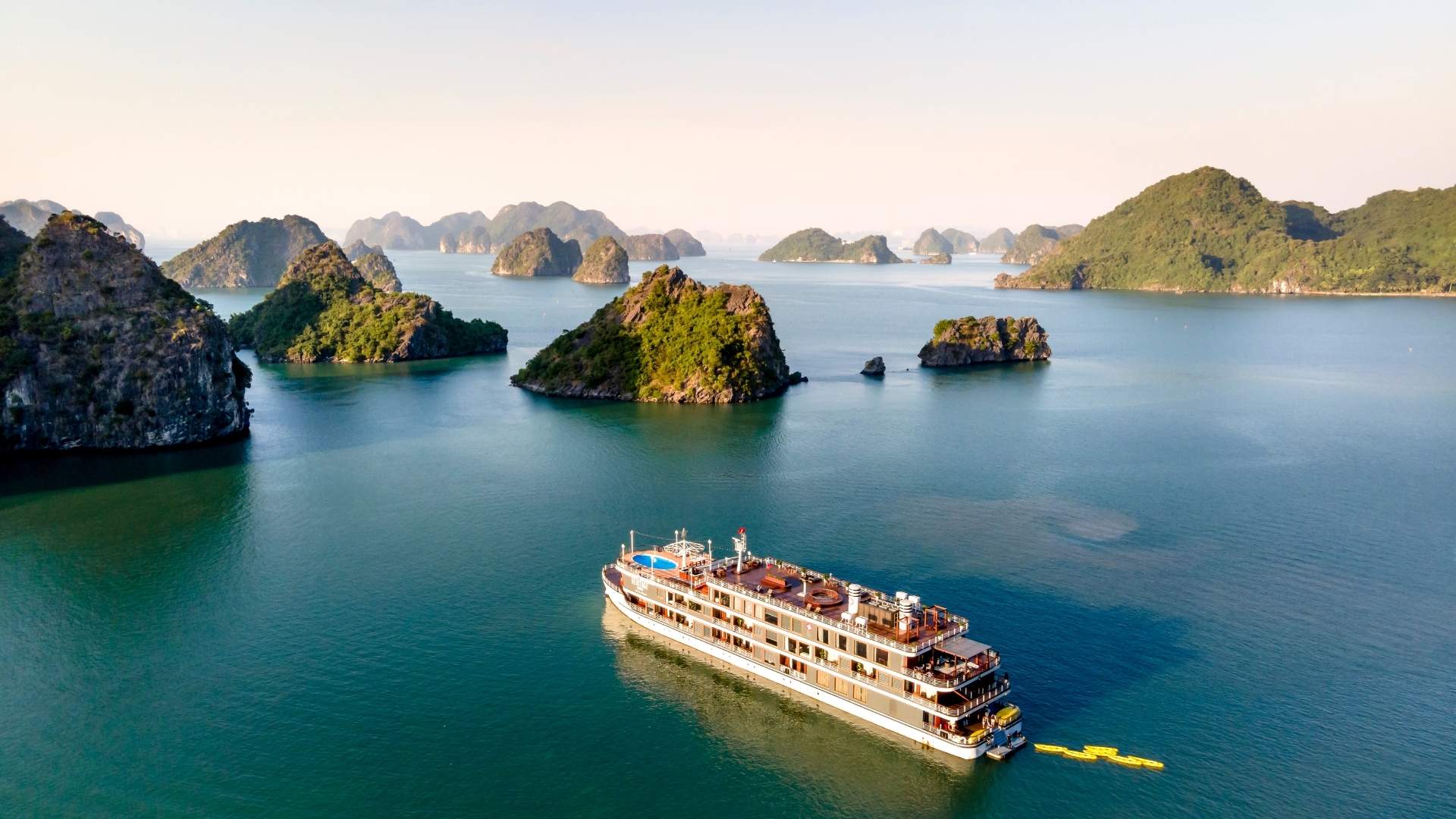 Cruise in Halong Bay