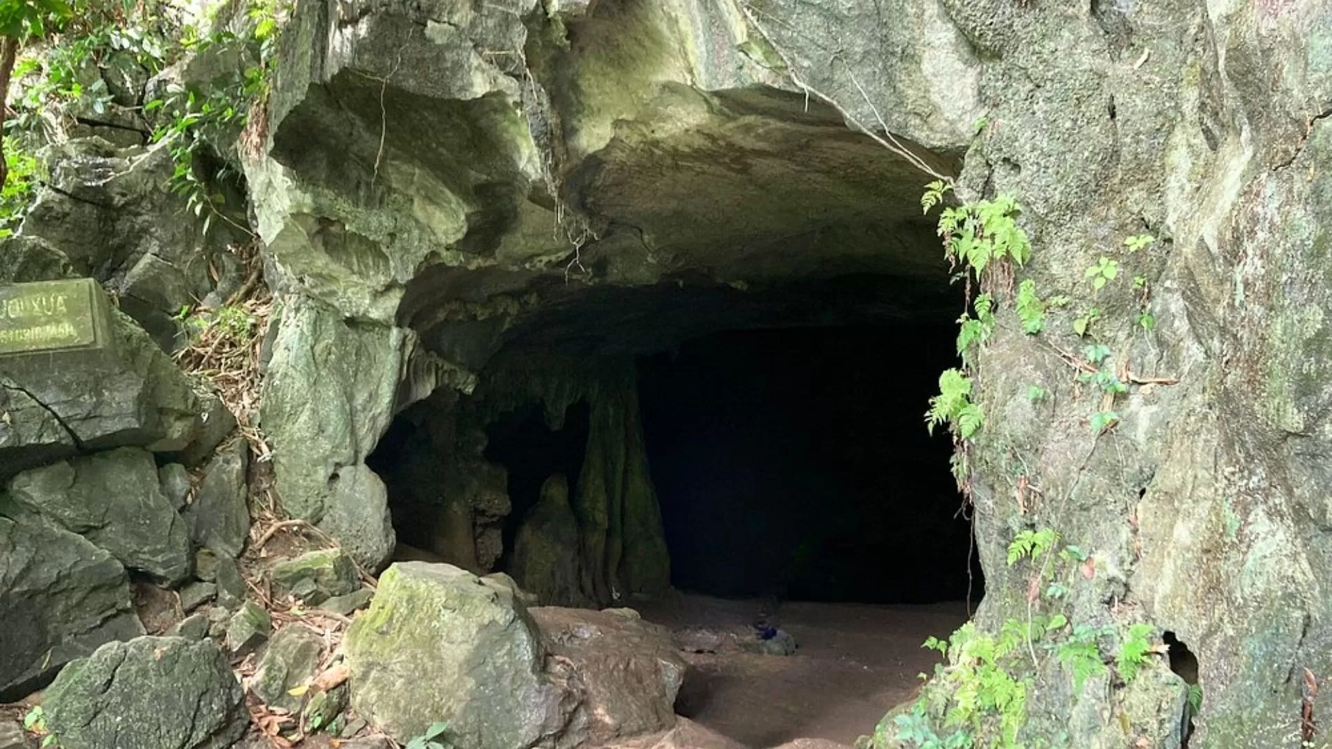 Nguoi Xua cave