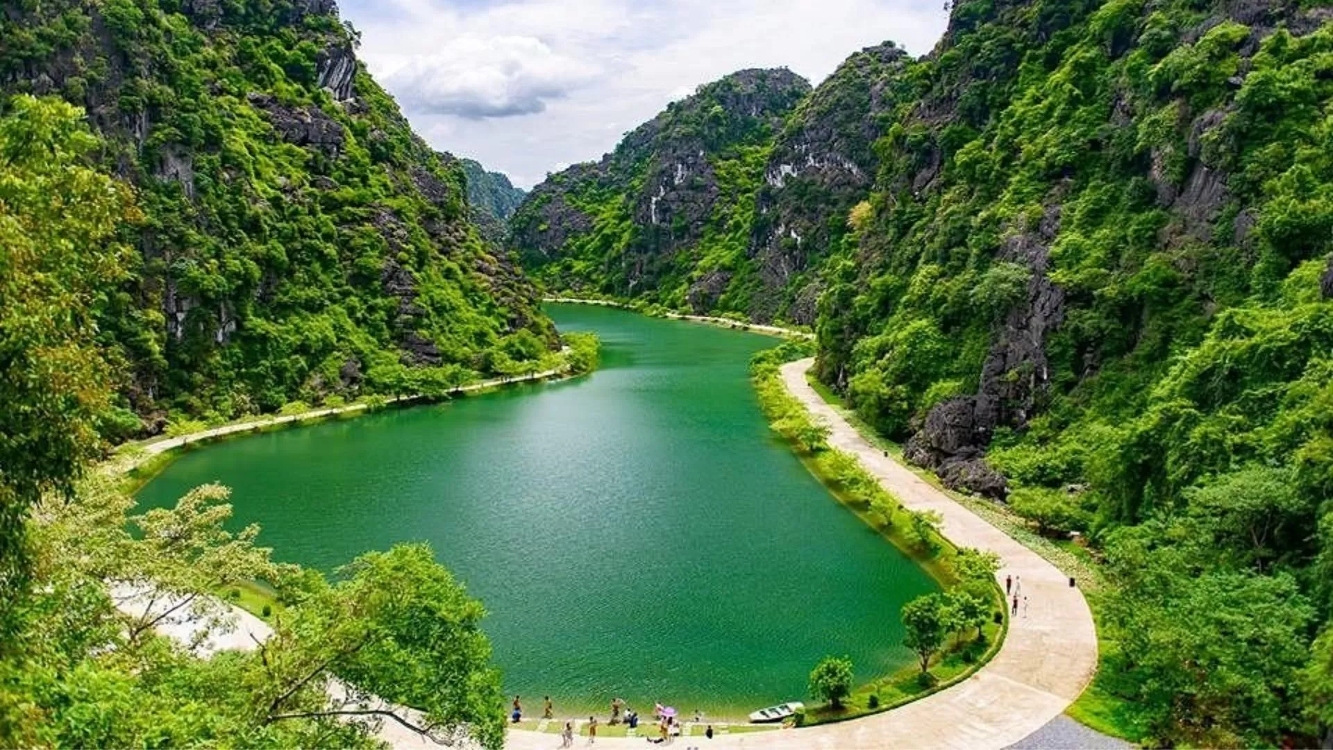 The charming beauty of Ninh Binh