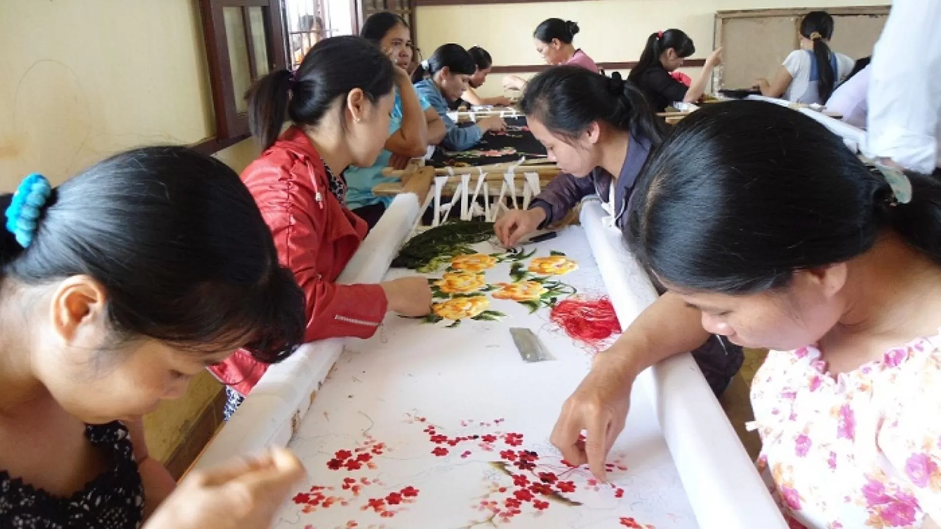 Embroidery workshop in Van Lam village