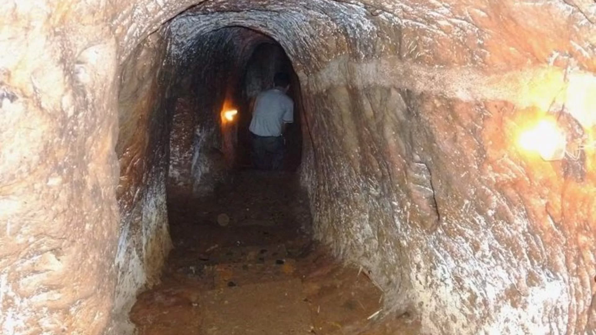 Vinh Moc tunnels
